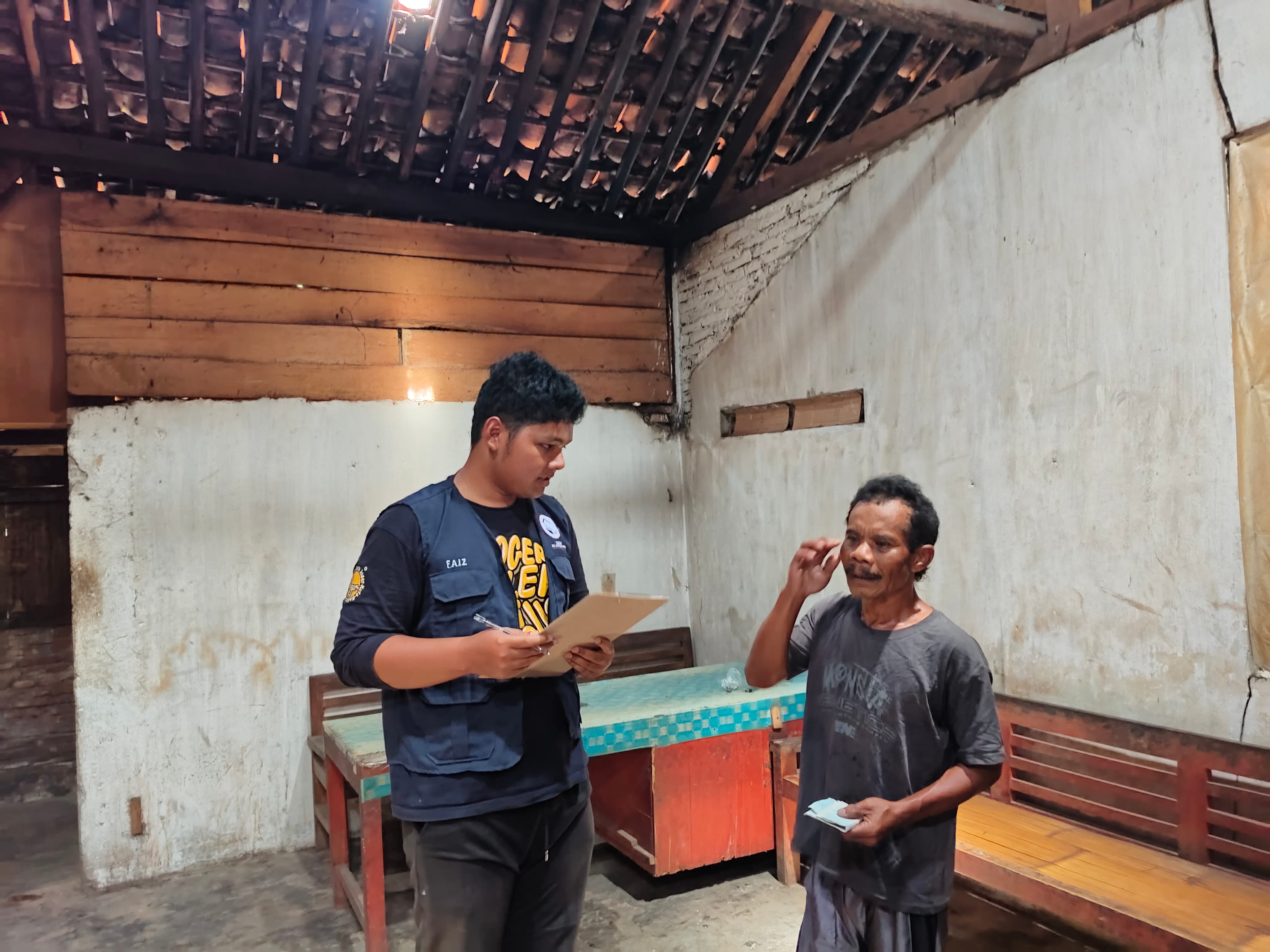 Wujudkan Permukiman Bebas Risiko, Mahasiswa Gelar Edukasi Kelistrikan di Desa Wiramastra
